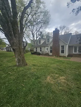 a view of a house with backyard and garden