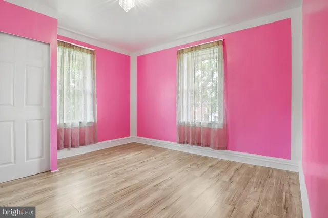 a view of empty room with window