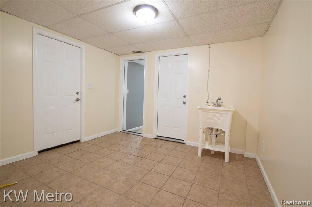 10800 Holland Road Taylor, MI 48180 - Photo 12 of 16