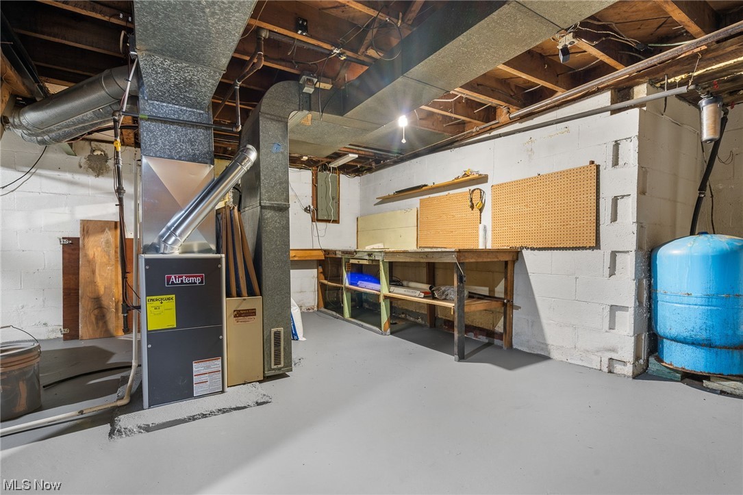 2942 17th Street Northwest Canton, OH 44708 - Photo 19 of 25 Basement featuring a workshop area
