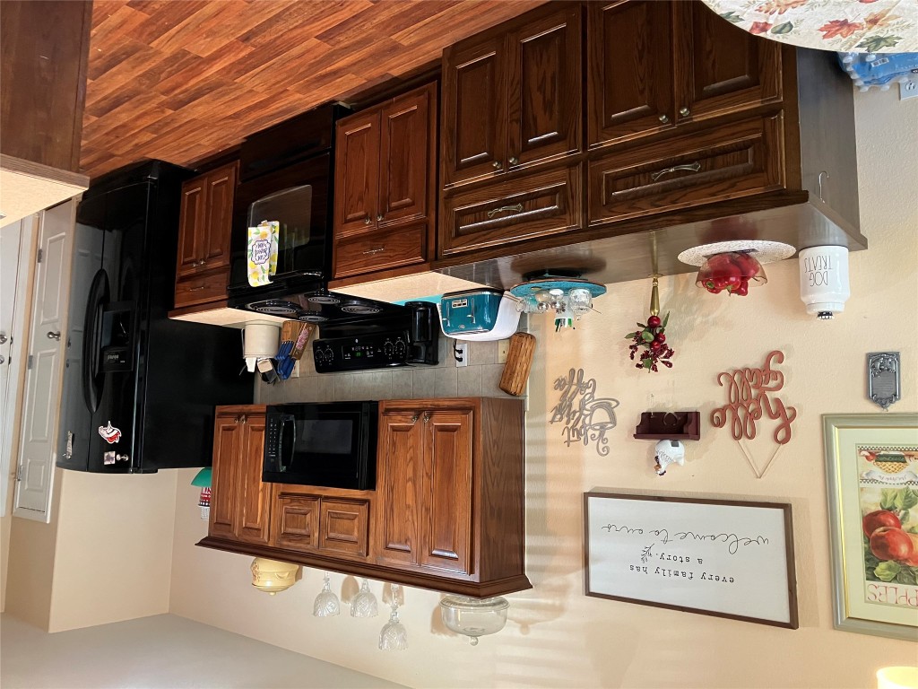 250 Engineers Pass Jarrell, TX 76537 - Photo 7 of 22 a kitchen with stainless steel appliances a stove microwave and refrigerator