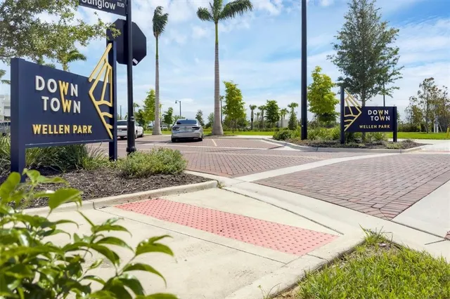 $377,000 | 20337 Benissimo Drive, Venice, FL 34293