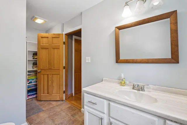 $550,000 | 1569 Roosevelt Trail, Raymond, ME 04071