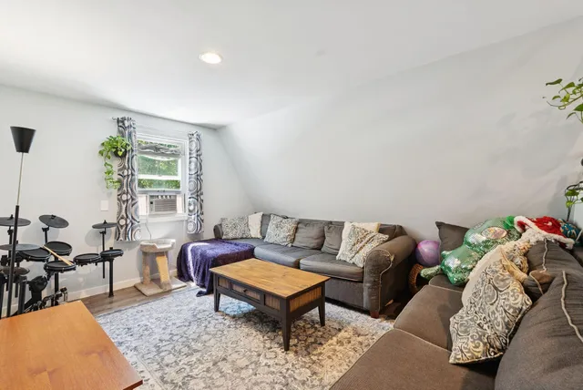 $550,000 | 1569 Roosevelt Trail, Raymond, ME 04071