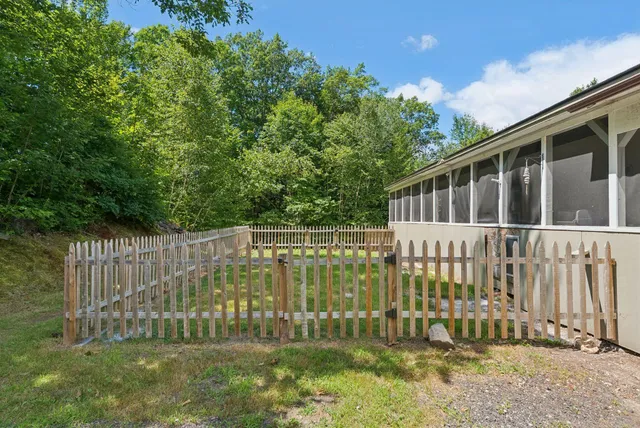 $550,000 | 1569 Roosevelt Trail, Raymond, ME 04071