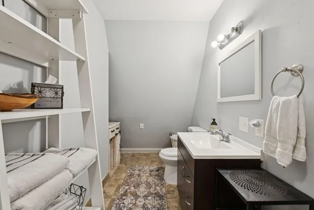 $550,000 | 1569 Roosevelt Trail, Raymond, ME 04071