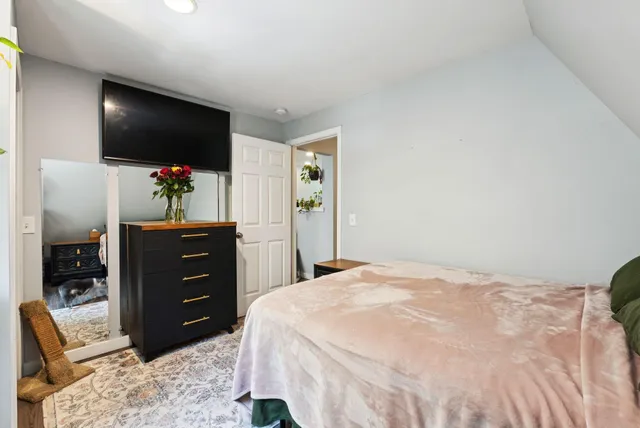 $550,000 | 1569 Roosevelt Trail, Raymond, ME 04071