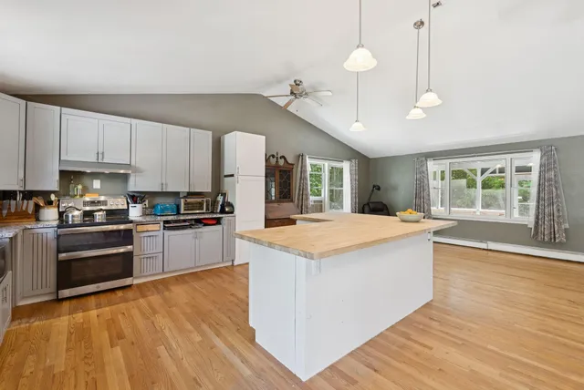 $550,000 | 1569 Roosevelt Trail, Raymond, ME 04071