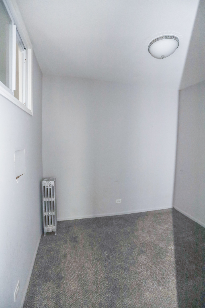 4400 North Magnolia Avenue, Unit 321 Chicago, IL 60640 - Photo 11 of 12 a room with a window