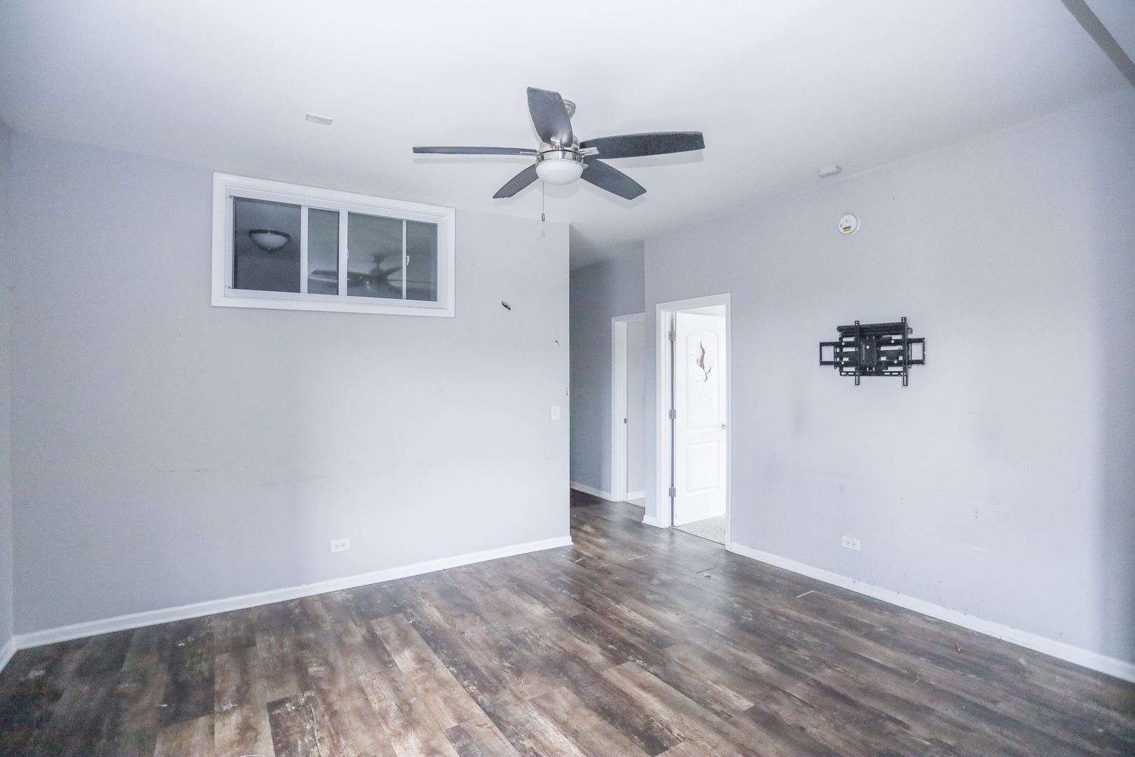 4400 North Magnolia Avenue, Unit 321 Chicago, IL 60640 - Photo 5 of 12 a view of empty room with wooden floor and ceiling fan