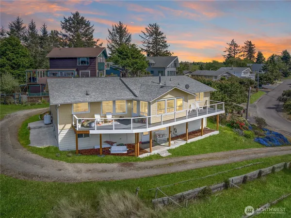 $894,000 | 1005 346th Place, Ocean Park, WA 98640