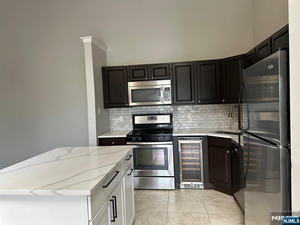 965 Juniper Way, Unit 965 Mahwah, NJ 07430 - Photo 2 of 16