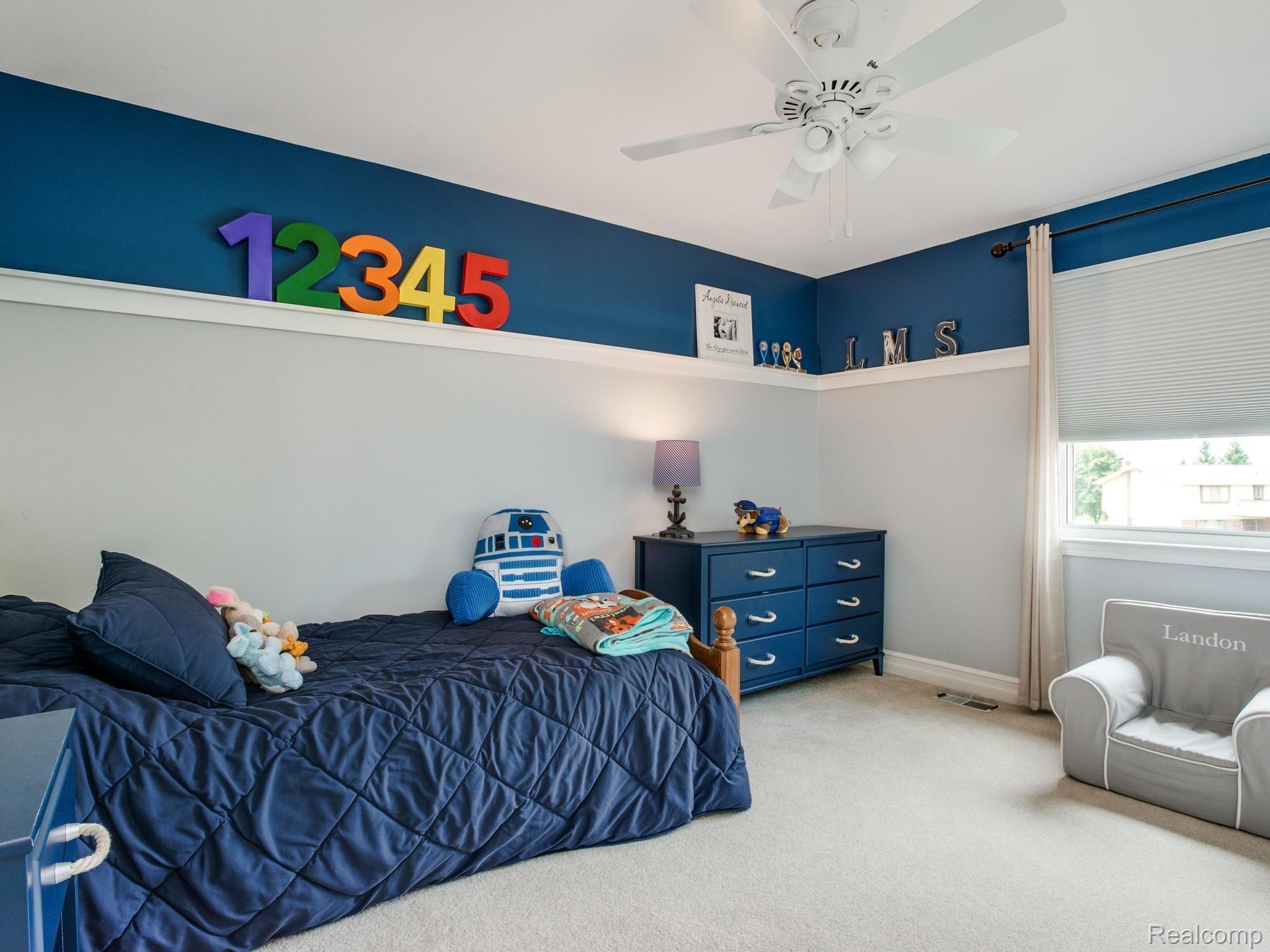 843 Dumont Place Rochester, MI 48307 - Photo 16 of 31 4 large bedrooms. Bedroom #2.