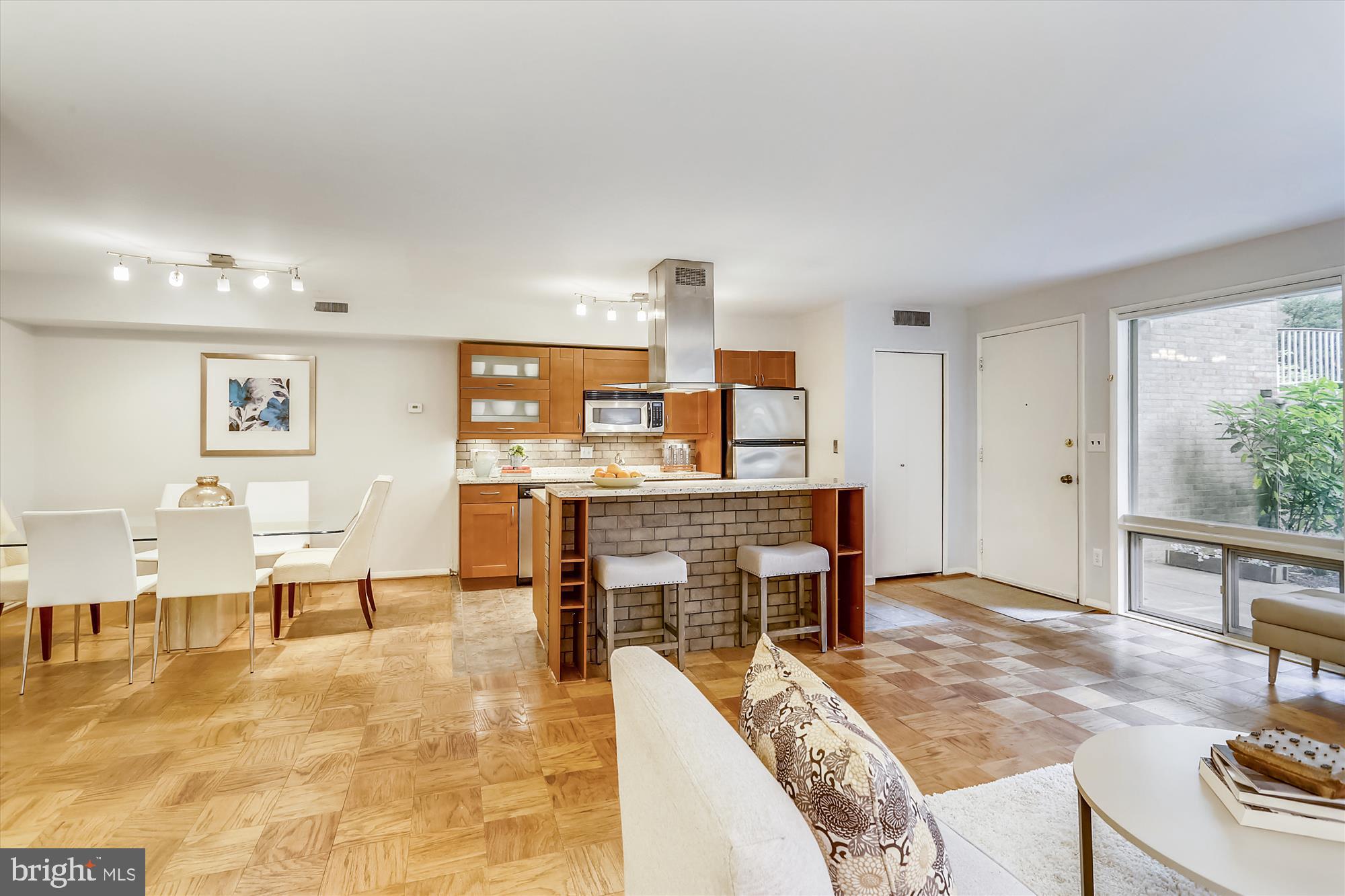 7519 Spring Lake Drive, Unit B1 Bethesda, MD 20817 - Photo 7 of 36 Living room