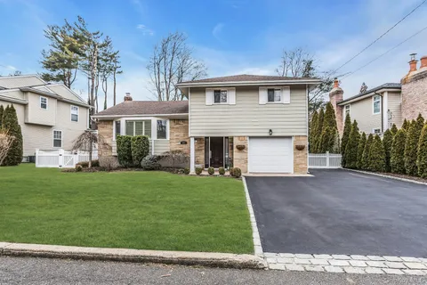 $879,000 | 17 Meadowfield Lane, Glen Cove, NY 11542