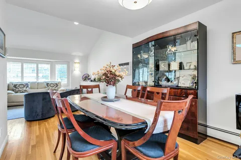 $879,000 | 17 Meadowfield Lane, Glen Cove, NY 11542