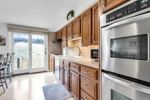 $879,000 | 17 Meadowfield Lane, Glen Cove, NY 11542