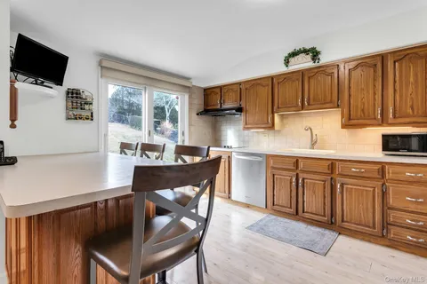 $879,000 | 17 Meadowfield Lane, Glen Cove, NY 11542