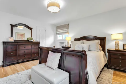 $879,000 | 17 Meadowfield Lane, Glen Cove, NY 11542