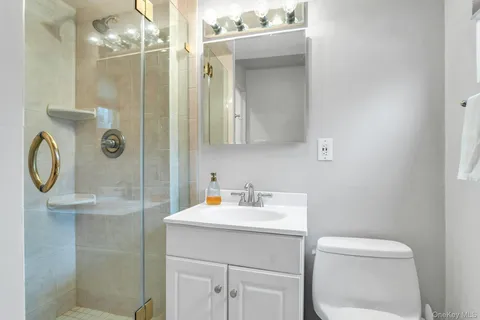 $879,000 | 17 Meadowfield Lane, Glen Cove, NY 11542