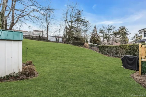 $879,000 | 17 Meadowfield Lane, Glen Cove, NY 11542