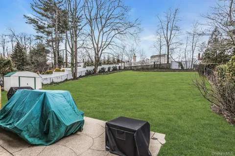 $879,000 | 17 Meadowfield Lane, Glen Cove, NY 11542