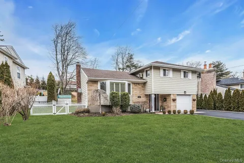 $879,000 | 17 Meadowfield Lane, Glen Cove, NY 11542