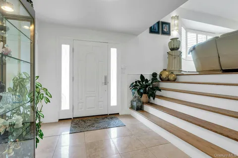 $879,000 | 17 Meadowfield Lane, Glen Cove, NY 11542