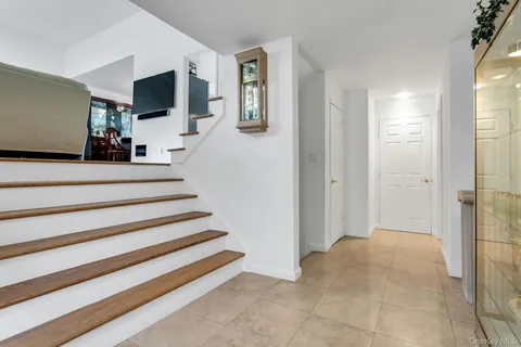 $879,000 | 17 Meadowfield Lane, Glen Cove, NY 11542