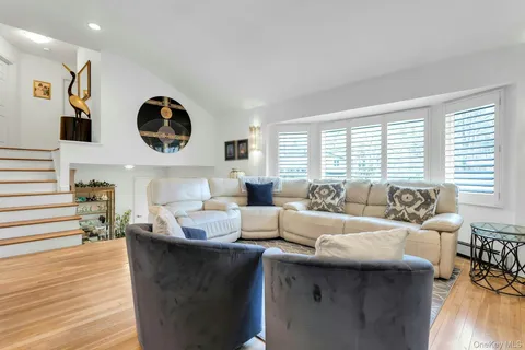 $879,000 | 17 Meadowfield Lane, Glen Cove, NY 11542