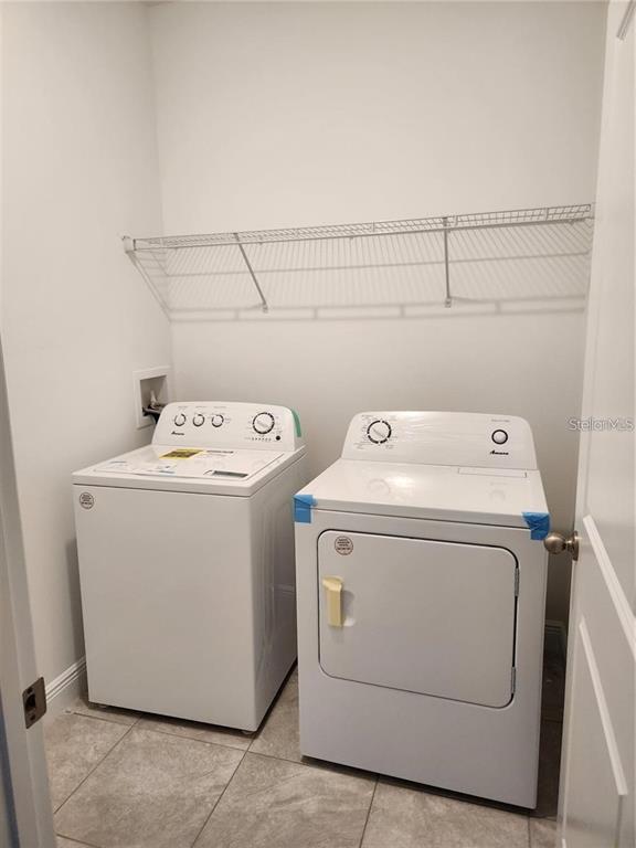 15087 Southwest 51st Terrace Ocala, FL 34473 - Photo 8 of 14 a utility room with dryer and washer