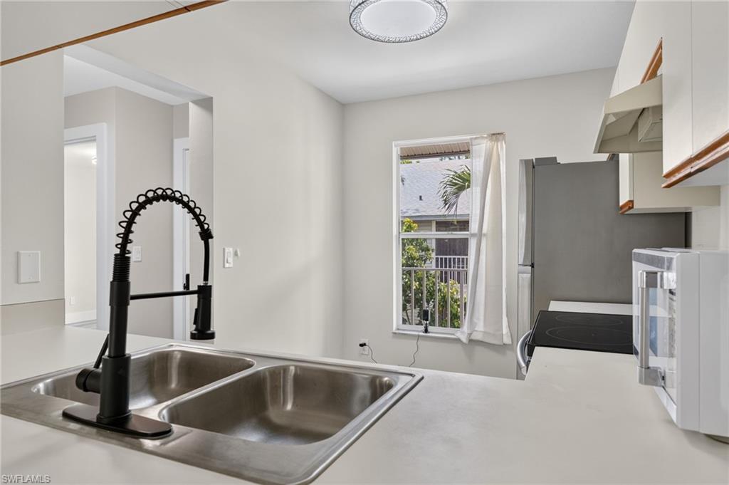 1915 Courtyard Way, Unit 202 Naples, FL 34112 - Photo 20 of 45