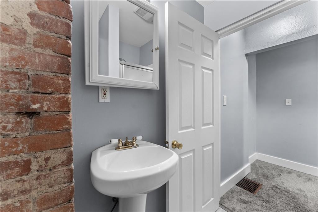 7 Greeley Street Pittsburgh, PA 15203 - Photo 11 of 19 Upper Level Bathroom