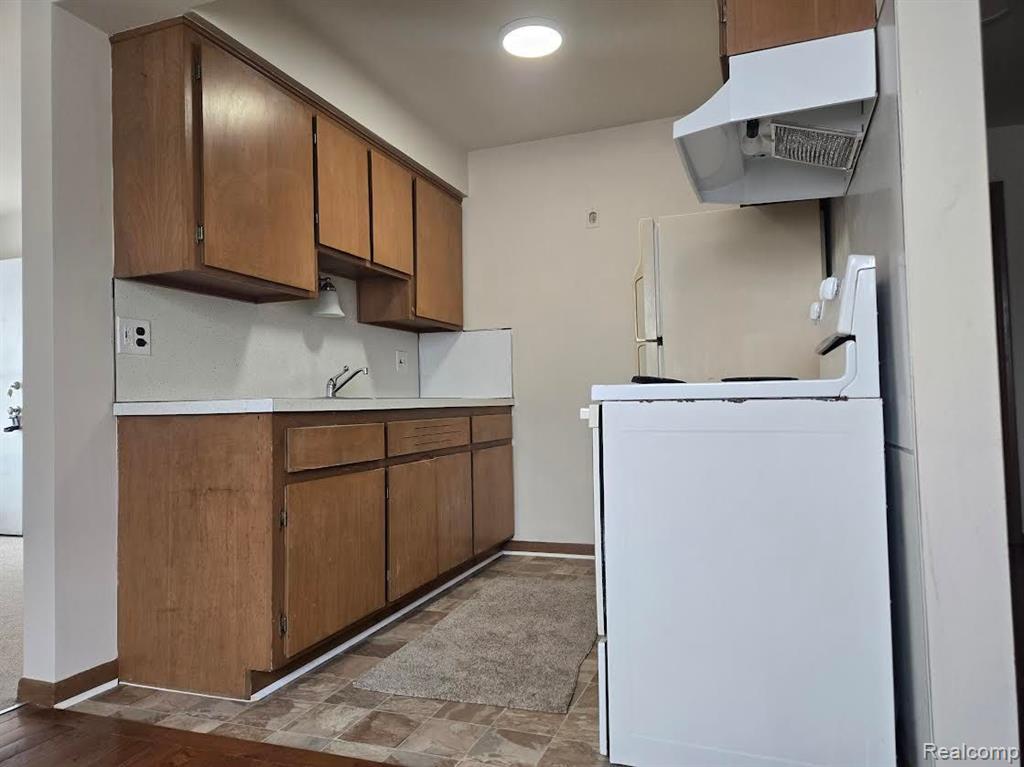 20231 Kelly Road, Unit 2 Harper Woods, MI 48225 - Photo 2 of 12