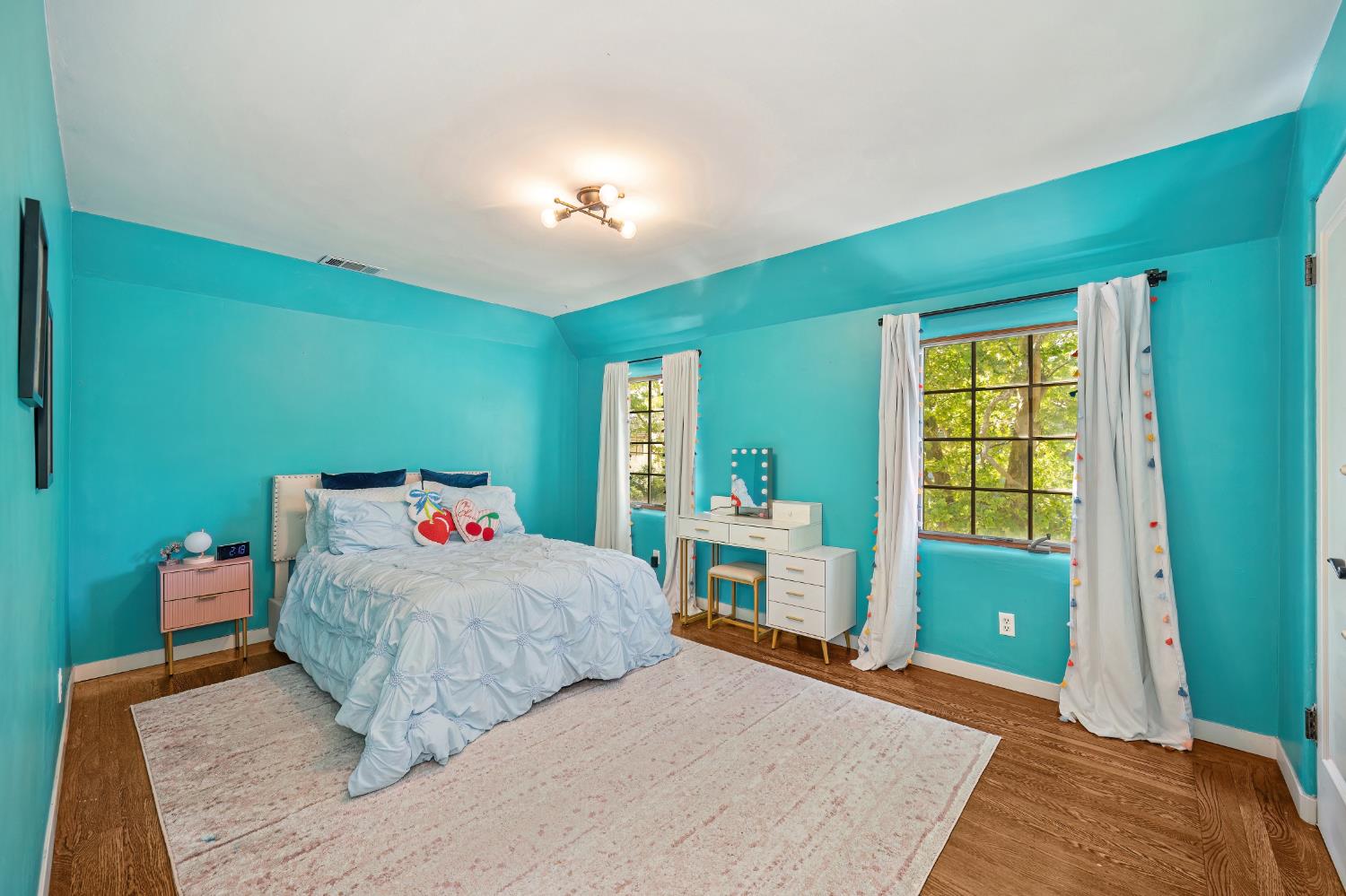 3501 Cutter Way Sacramento, CA 95818 - Photo 63 of 89 a bedroom with a bed and a window