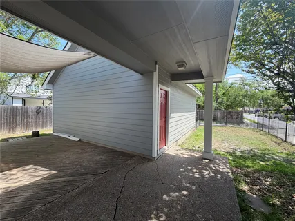 a view of a back yard of the house