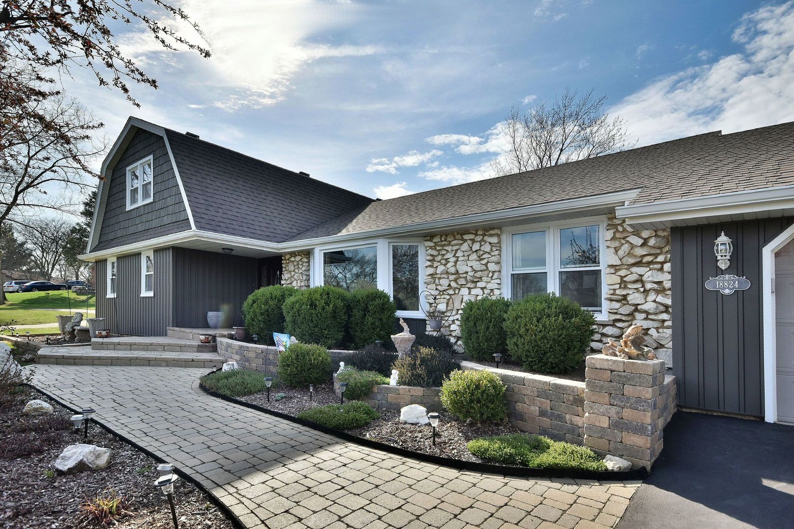 18824 Ruth Drive Mokena, IL 60448 - Photo 4 of 29 a front view of a house with garden