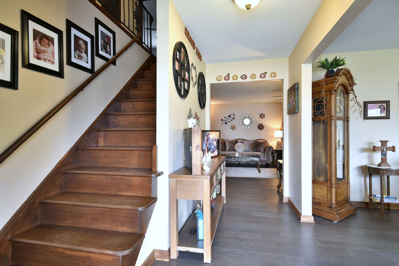 18824 Ruth Drive Mokena, IL 60448 - Photo 5 of 29 a view of entryway and hall with wooden floor