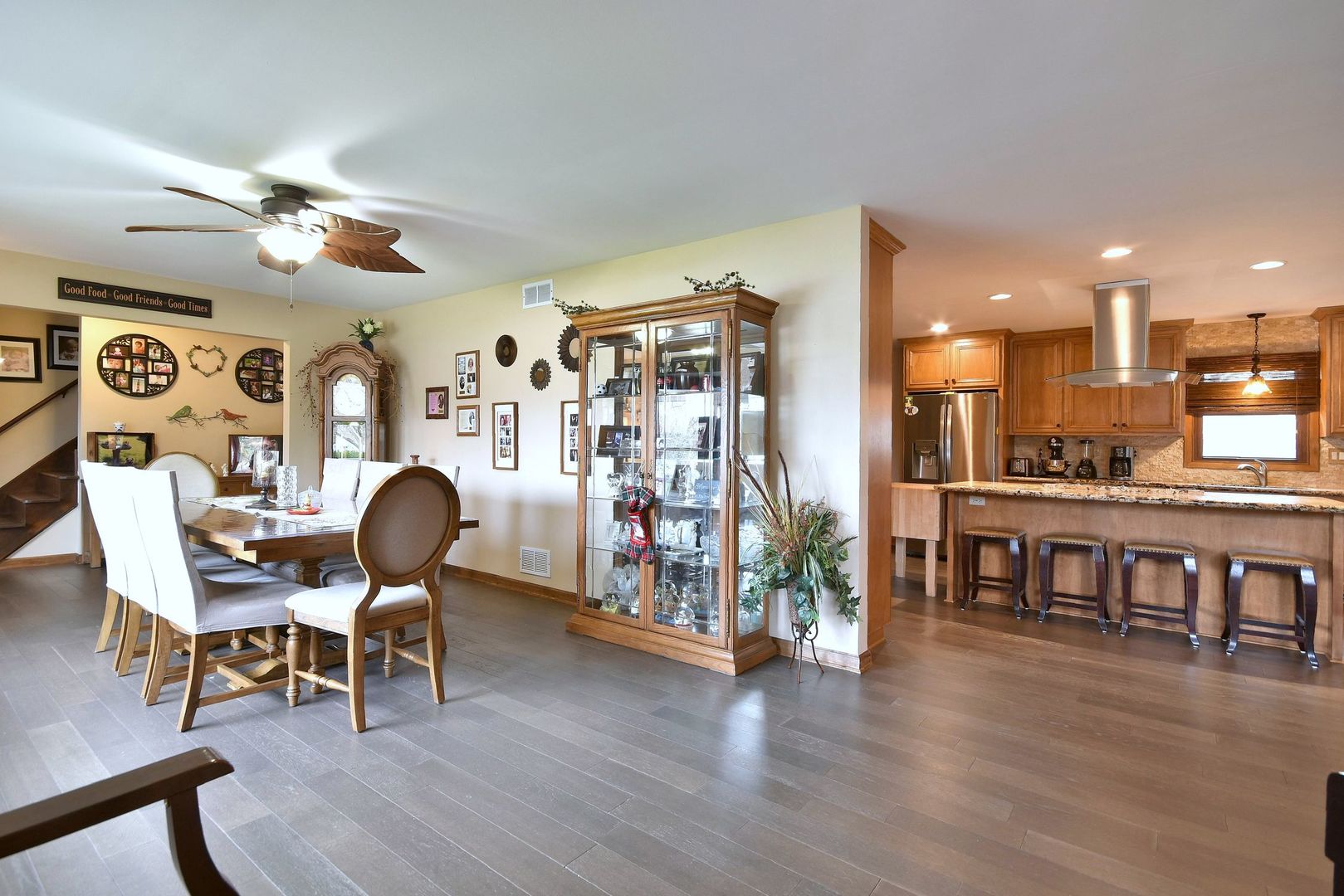 18824 Ruth Drive Mokena, IL 60448 - Photo 7 of 29 a living room with furniture and a kitchen view