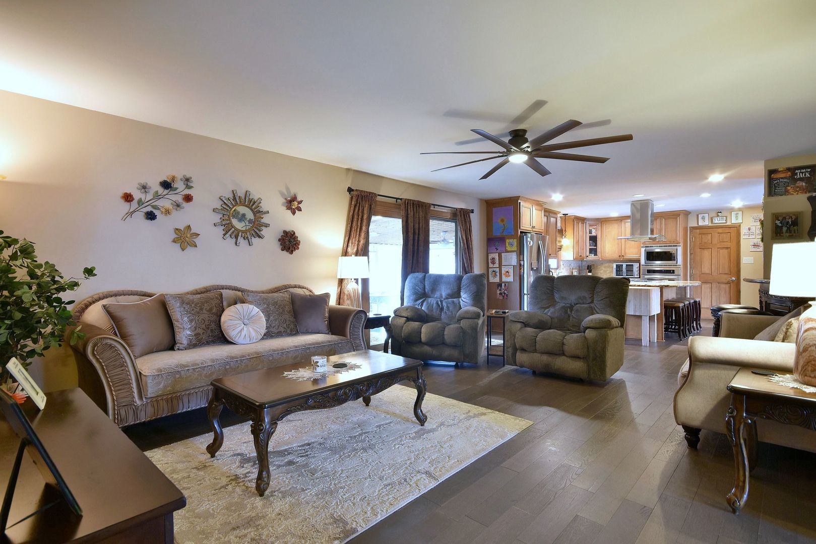 18824 Ruth Drive Mokena, IL 60448 - Photo 10 of 29 a living room with furniture