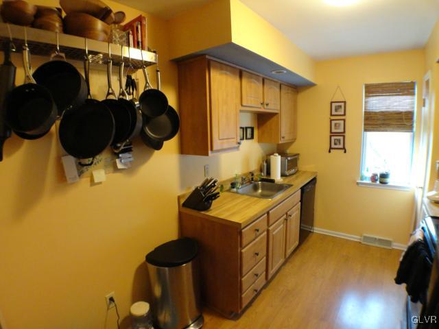 134 Springhouse Road Allentown, PA 18104 - Photo 6 of 13 Gallery Image 6