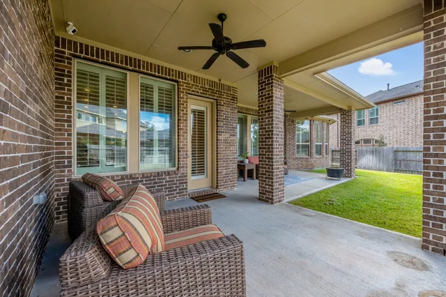 $660,000 | 33931 Mill Creek Way, Pinehurst, TX 77362
