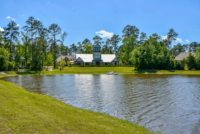 $660,000 | 33931 Mill Creek Way, Pinehurst, TX 77362