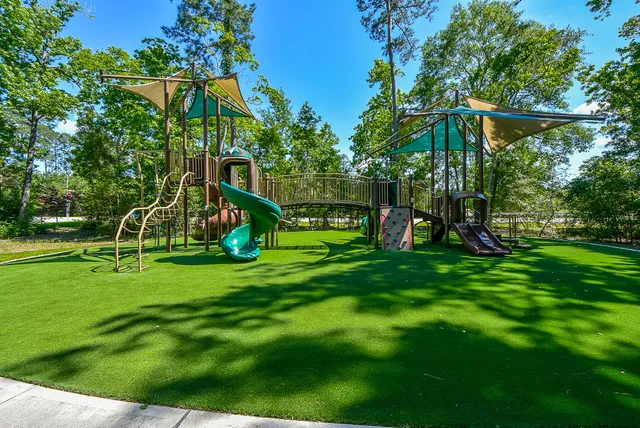 $660,000 | 33931 Mill Creek Way, Pinehurst, TX 77362