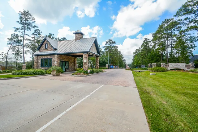 $660,000 | 33931 Mill Creek Way, Pinehurst, TX 77362