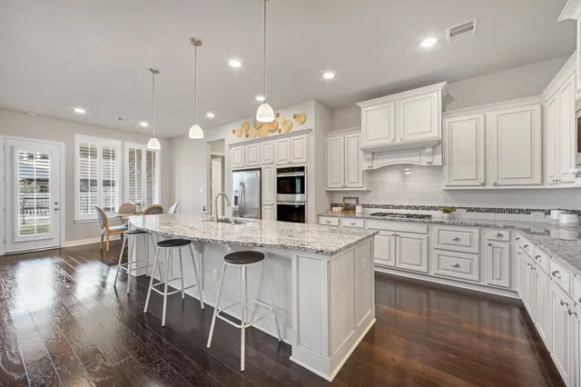 $660,000 | 33931 Mill Creek Way, Pinehurst, TX 77362