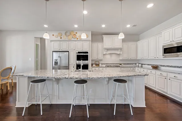 $660,000 | 33931 Mill Creek Way, Pinehurst, TX 77362