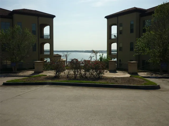 $275,000 | 17040 West Fm 1097 Road, Unit 5202, Montgomery, TX 77356