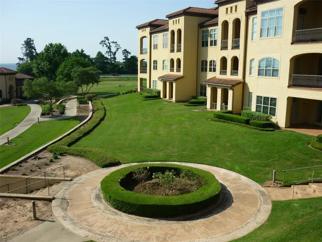 $275,000 | 17040 West Fm 1097 Road, Unit 5202, Montgomery, TX 77356