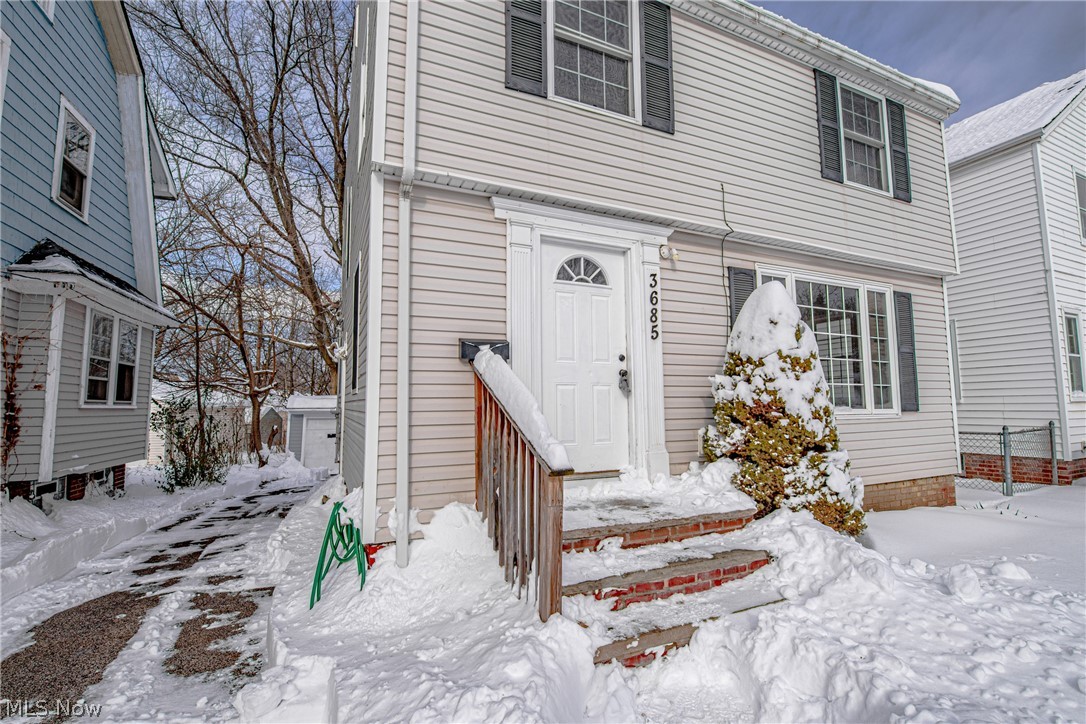 3685 Woodridge Road Cleveland, OH 44121 - Photo 2 of 25